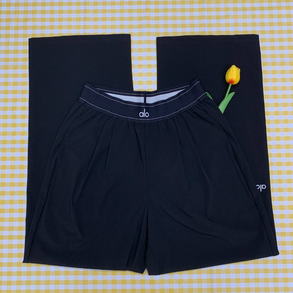 ALO Yoga Black Pants Brand New (Regular)🧍🏻♀️💓 - Picture 3 of 8
